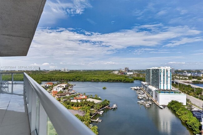 Building Photo - 16500 Collins Ave