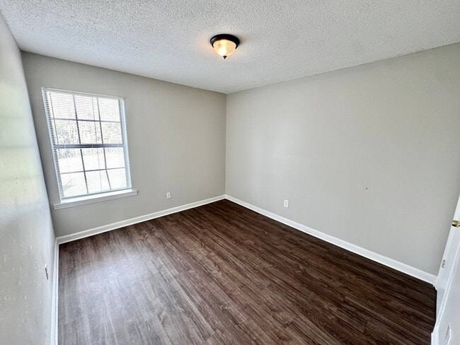 Building Photo - 6506 Wimble Rd