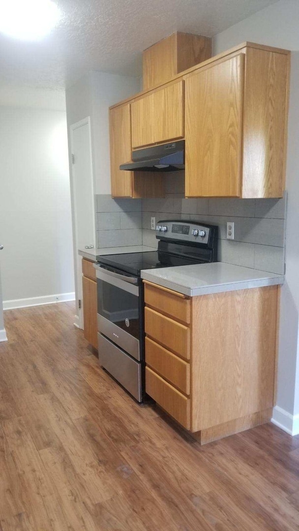Interior Photo - District 550