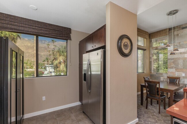 Building Photo - 780 E Palm Canyon Dr