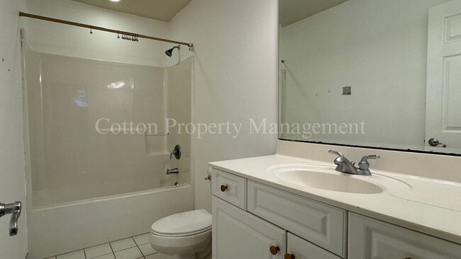 Building Photo - 4BR/3BA Well appointed home in the gated c...