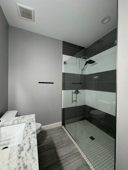 Building Photo - 6412 S Adelia Ave