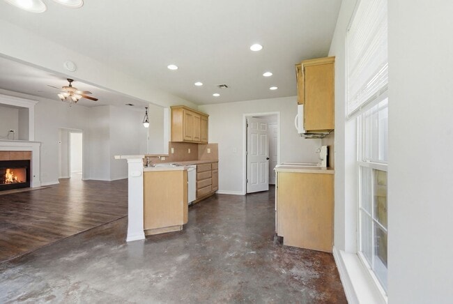 Building Photo - Claremore | 3 Bed | 2 Bath | Large Backyard