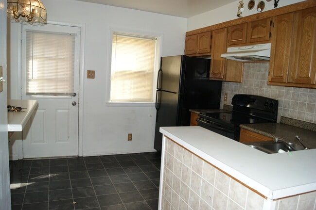 Building Photo - 2BR Townhome in Ashland Mews (Johns Hopkin...