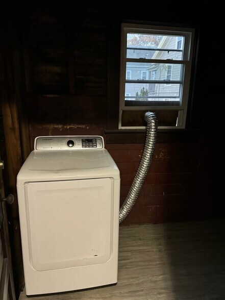 Building Photo - 98 Broadway