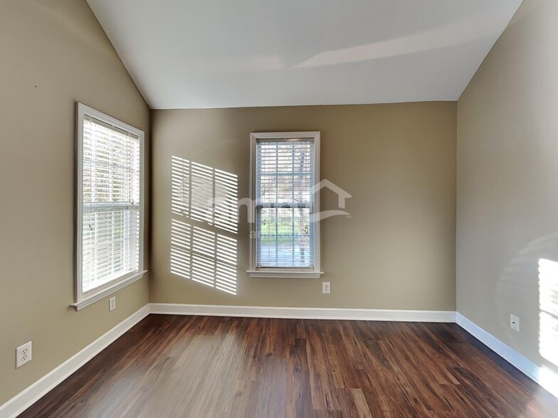 Building Photo - 105 Woodland Dr