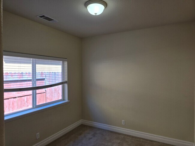Building Photo - 105 Sterling Oaks Dr