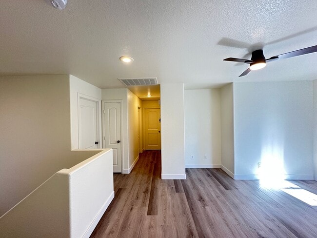 Building Photo - DESERT WILLOWS