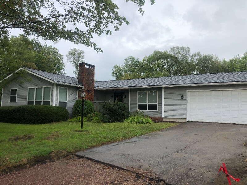 Building Photo - 559 Malletts Bay Ave