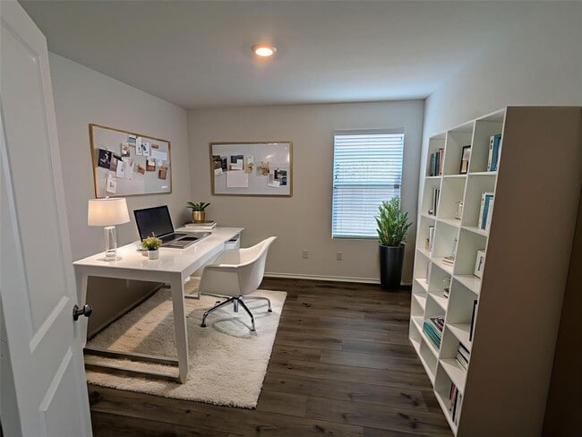 Building Photo - 400 Sebring Cir