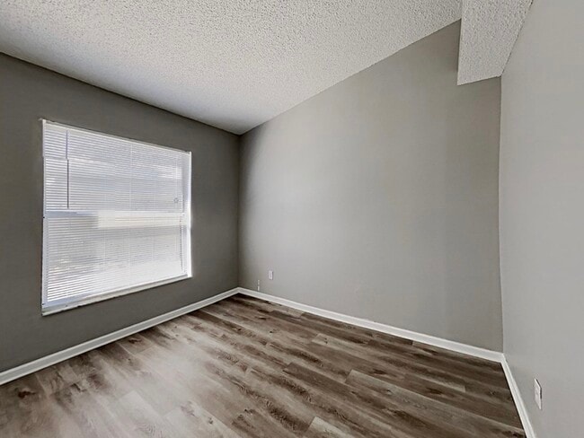Building Photo - 7135 Edgewater Shores Ct