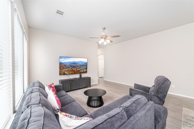 Building Photo - 10443 Cecilia Star Ln