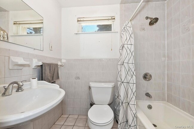 Building Photo - 568 Manville Rd