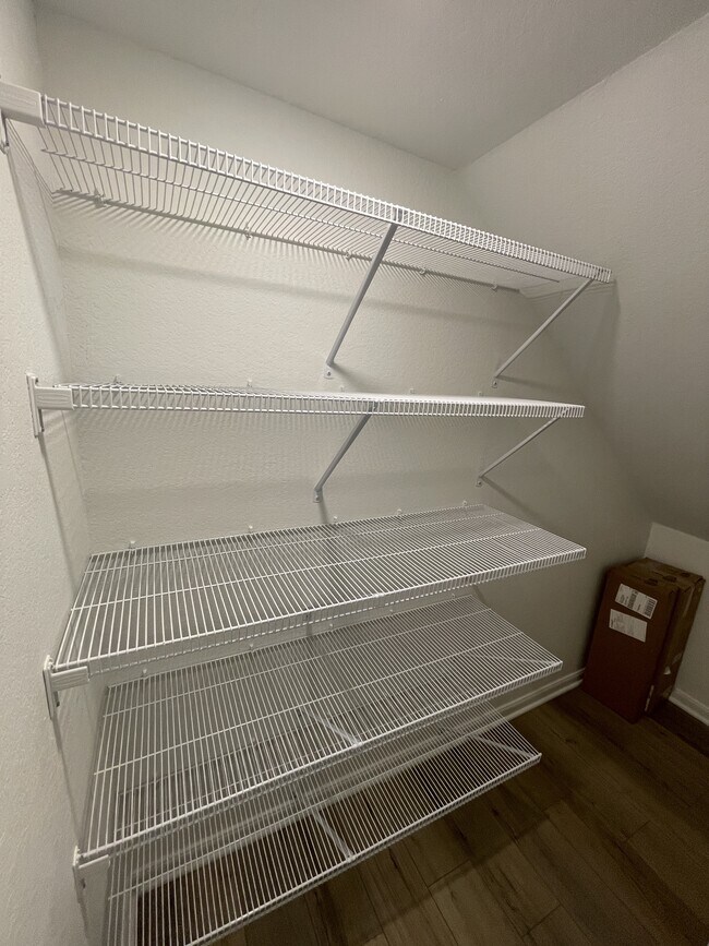 Building Photo - 10829 Emerick St