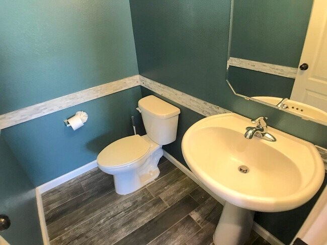 Building Photo - Modern 3 bedroom in Tierra Oeste neighborh...