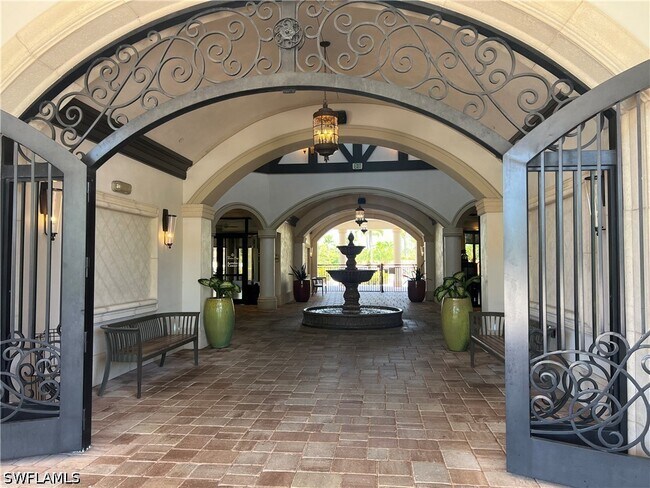 Building Photo - 9727 Acqua Ct