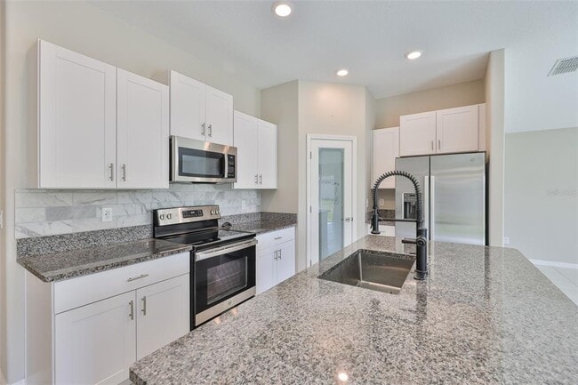 Building Photo - 15411 Miller Creek Dr