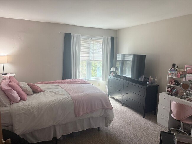 Building Photo - Charming 3 Bedroom, 2 Bath End Row Townhouse in Millersville - In-unit Laundry