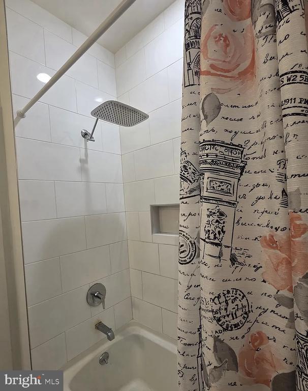 Building Photo - 512 W Montgomery Ave