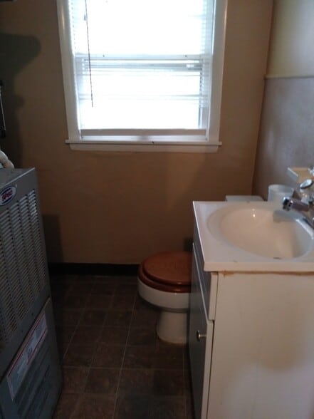1/2 bath in Lower level - 4113 Wooded Way