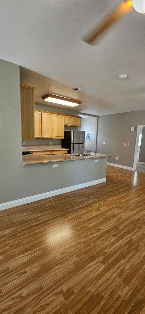 Building Photo - G Street 6 Plex