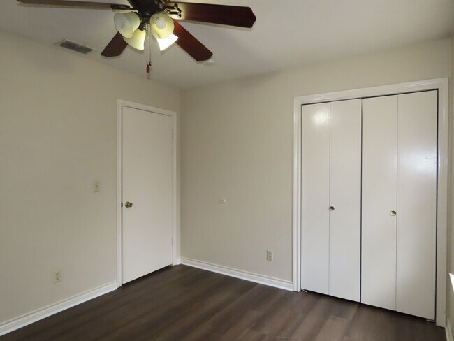 Building Photo - 808 Corey Dr