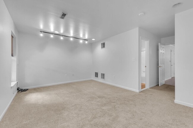 Building Photo - 5937 Kirkcaldy Ln