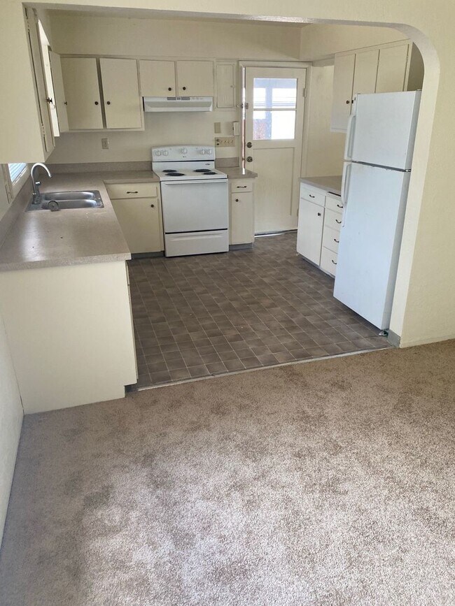 Building Photo - (487) 25th Street Duplex - 2 Bedroom / 1 B...