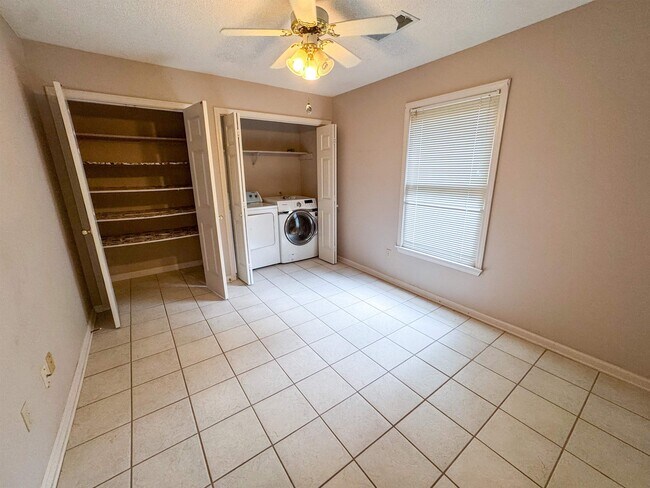 Building Photo - 1056 Cotton Row Cove