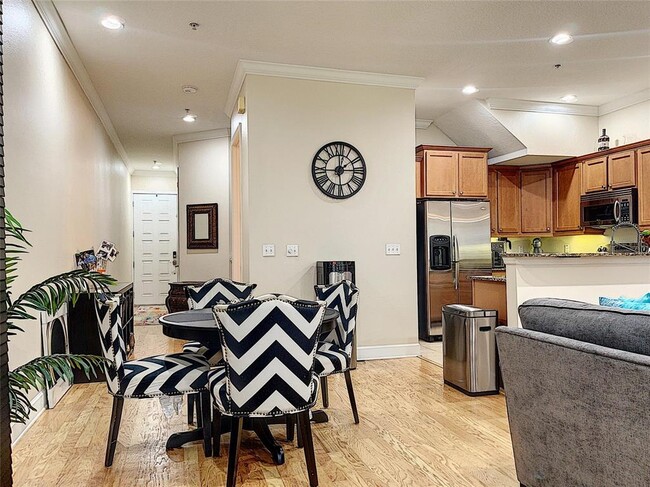 Building Photo - 3210 W Horatio St