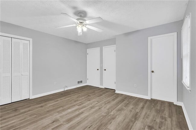 Building Photo - 4899 Raven Way NE