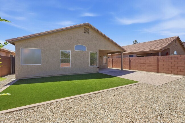 Building Photo - Stunning Home in North Phoenix
