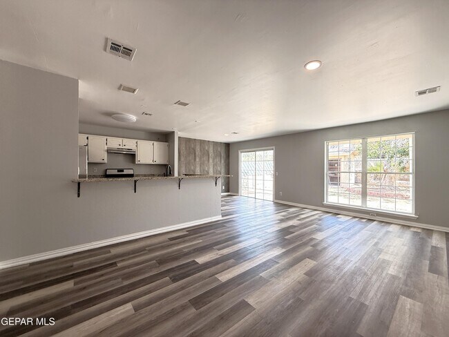 Building Photo - 10405 Ashwood Dr