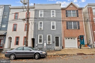 Building Photo - 4658 Mansion St