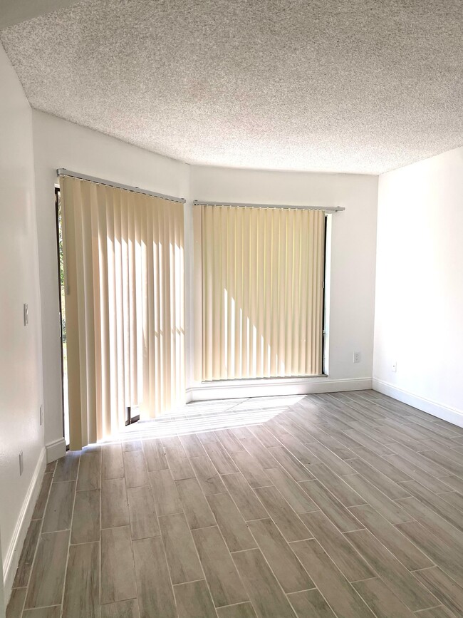 Building Photo - 4364 Aqua Vista Dr