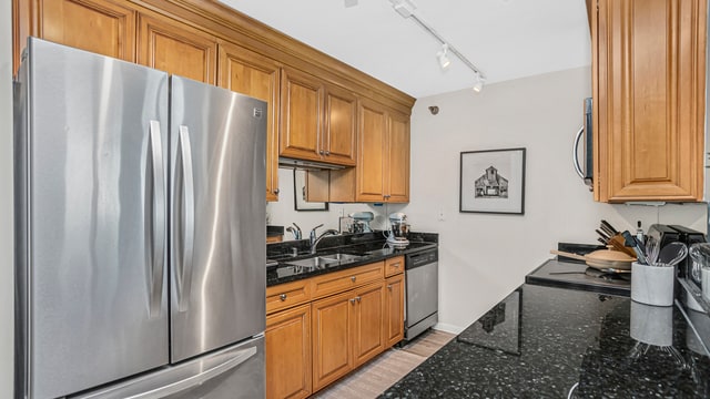 Building Photo - 345 N La Salle Dr
