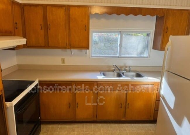 Building Photo - 418 Old Buckeye Cove Rd