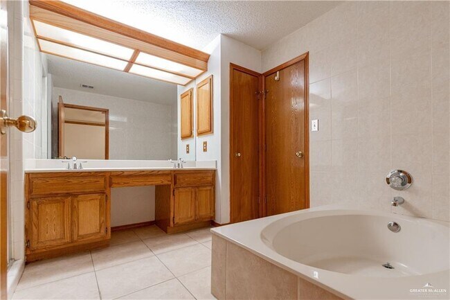 Building Photo - 20 N 21st St