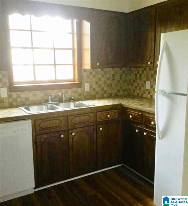 Building Photo - 2136 Lynngate Dr