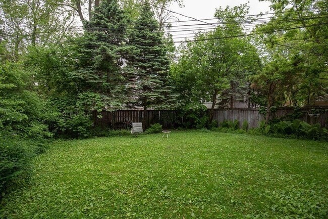 Building Photo - 2119 E Kenilworth Pl
