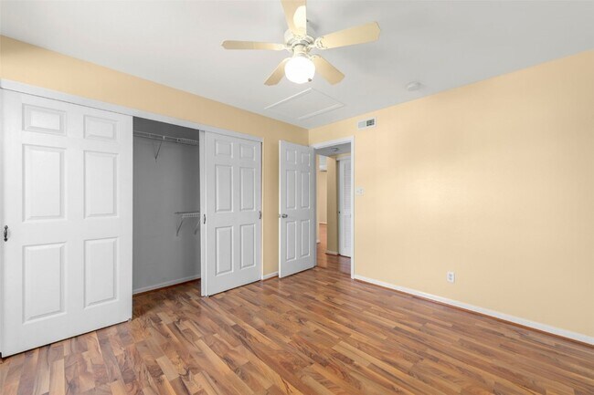 Building Photo - 700 Ridgeside Dr