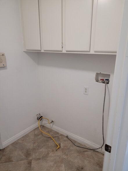 Building Photo - 18885 Oakview Way