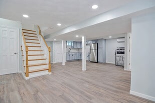 Building Photo - 29 Laurel Rd