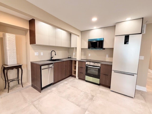 Building Photo - 2140 W Monroe St