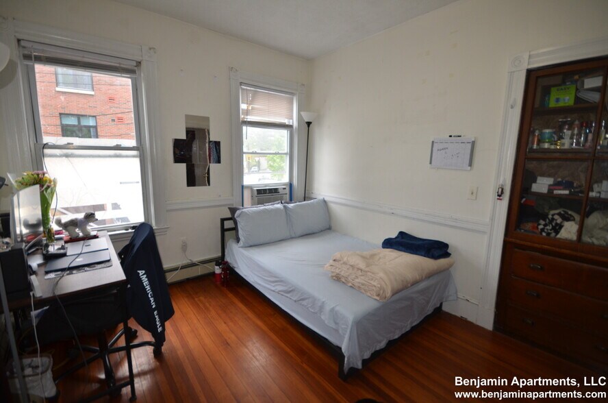 Building Photo - 77 Walnut St