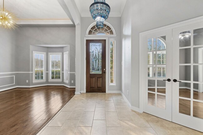 Building Photo - Stunning 4-bed, 4-bath Home in Auburn Lakes community!