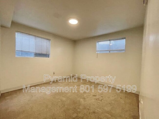 Building Photo - 874 E Angelina Ave