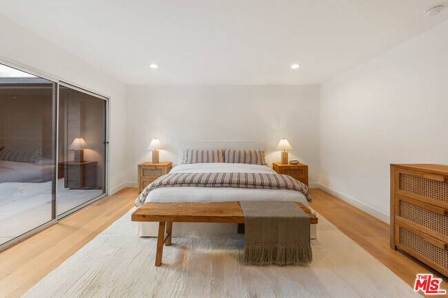 Building Photo - 4405 Costa De Oro