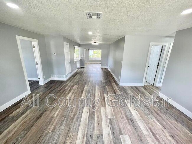 Building Photo - 162 Ott Cir