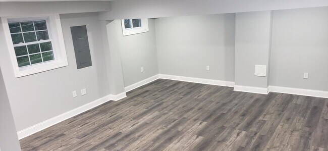 Building Photo - 617 Quintana Plz NW